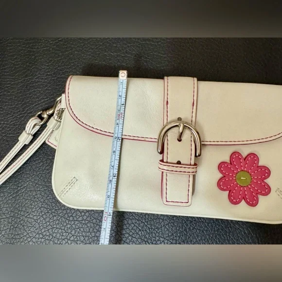 Coach Cream Wristlet with Pink Flower Accent vintage - Picture 5 of 5